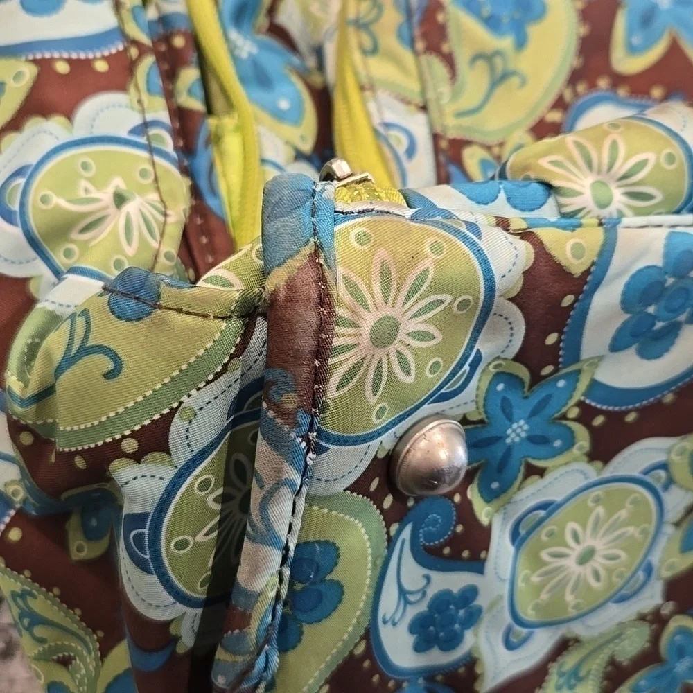 JU JU BE BACKPACK DIAPERBAG WITH CHANGING PAD. PAISLEY AND FLORAL.